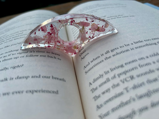 Pressed Floral Thumb Page Holder - Pink