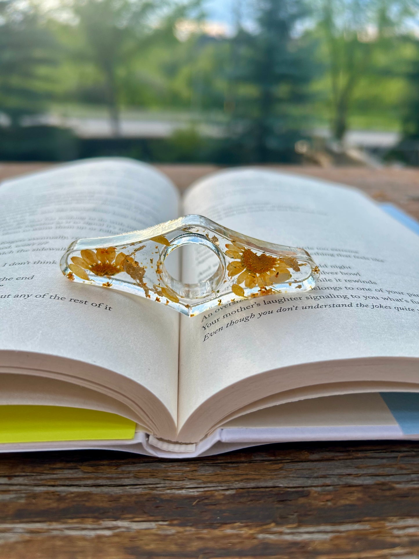 Pressed Floral Thumb Page Holder - Yellow