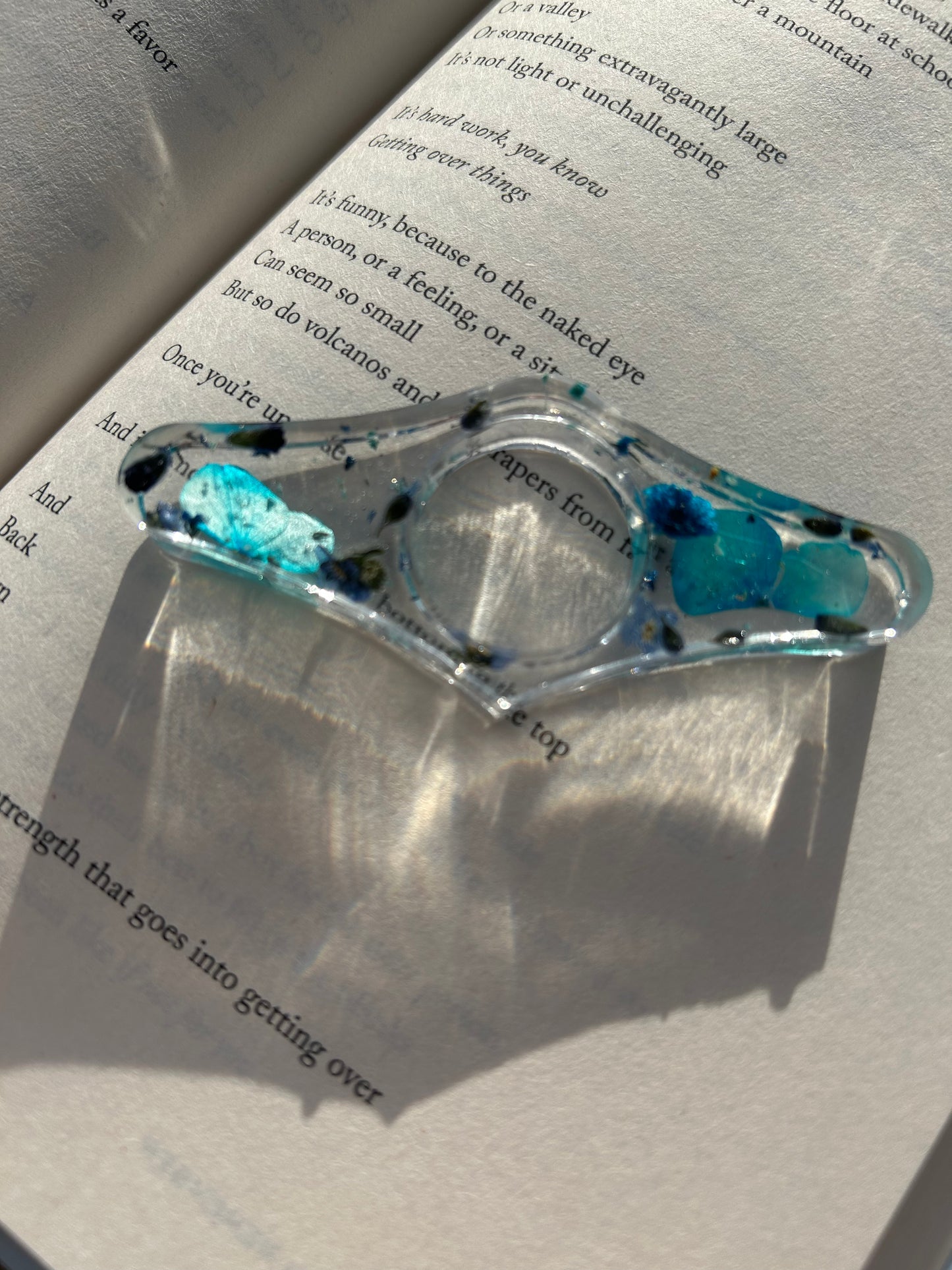 Pressed Floral Thumb Page Holder - Blue
